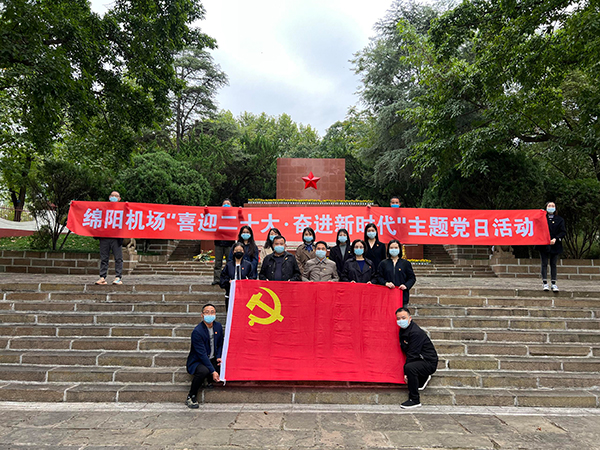 第一、第十三、第十七黨支部聯(lián)合開展“喜迎二十大·奮進(jìn)新時(shí)代”主題黨日活動(dòng).jpg
